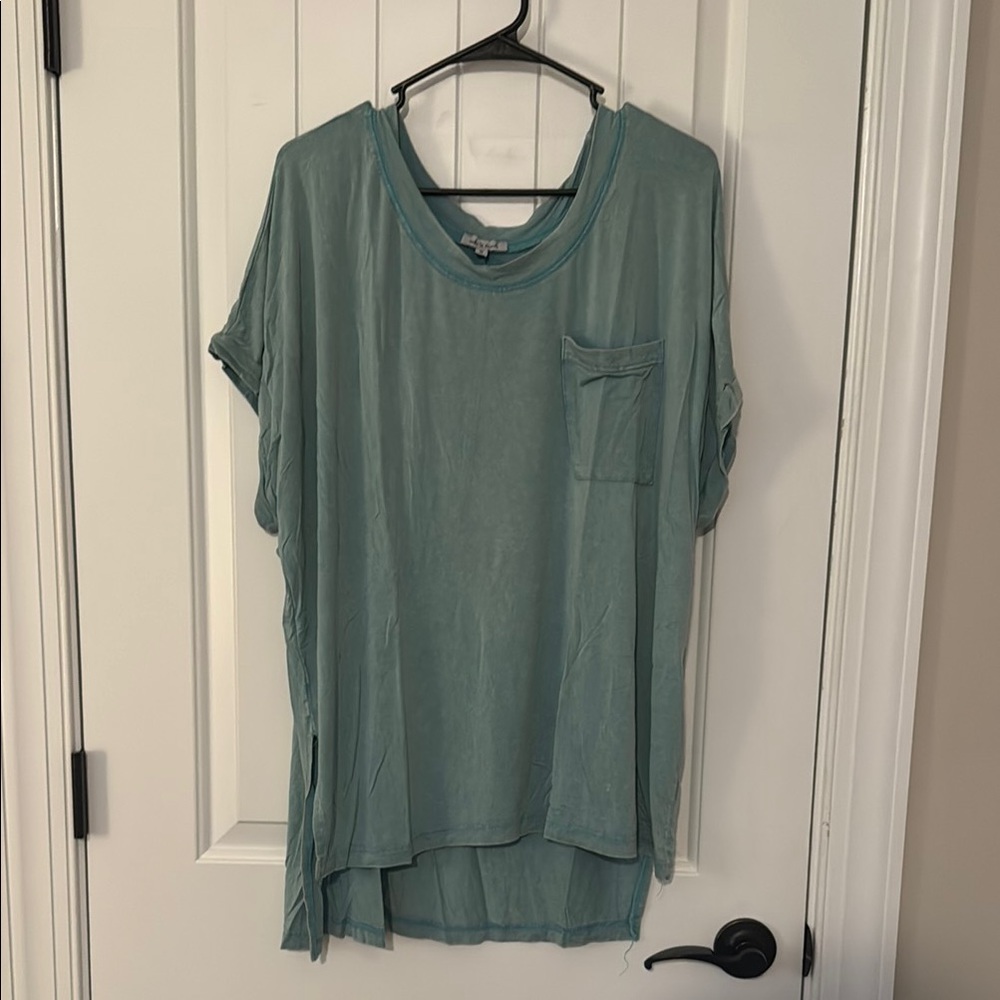 White Birch Boutique Green Asymmetrical Short Sleeve Medium Tunic